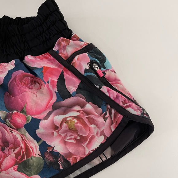 Lululemon Tracker Short II Secret Garden Black 4 Rare Discontinued Color - Picture 11 of 15